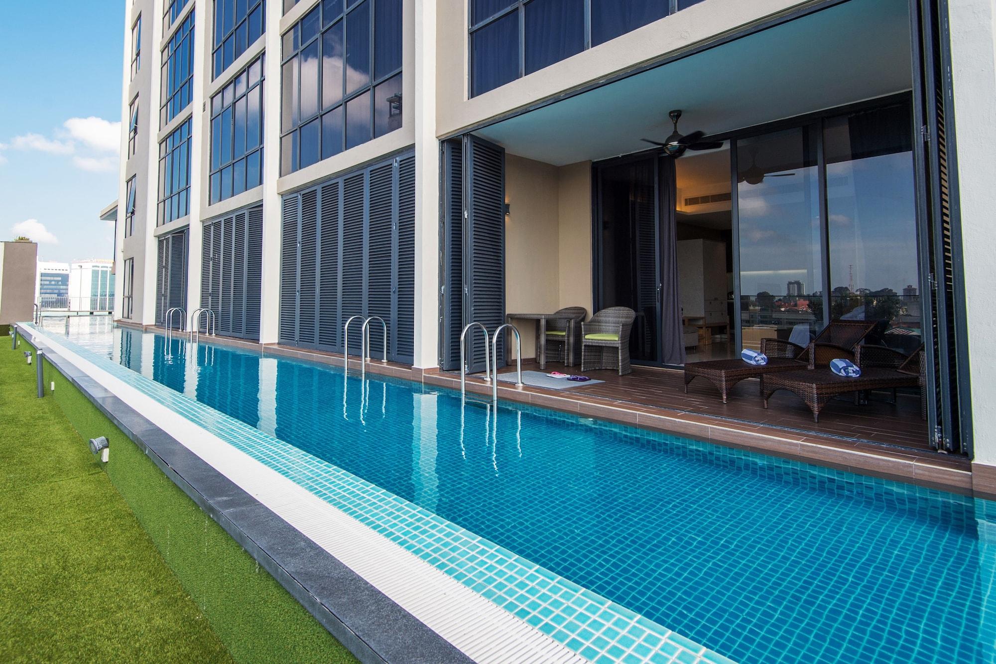 The Pines 4*