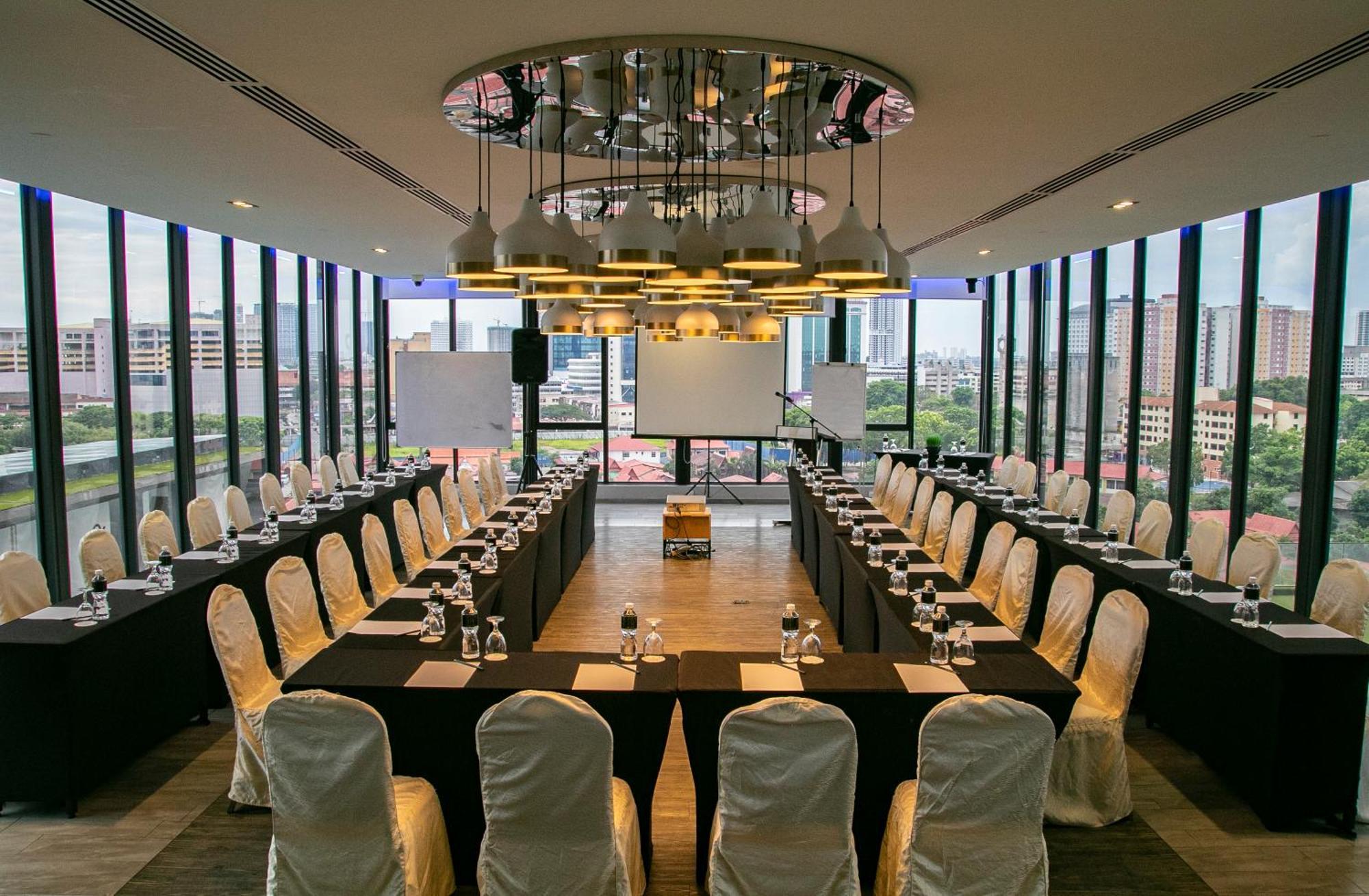 The Pines 4*